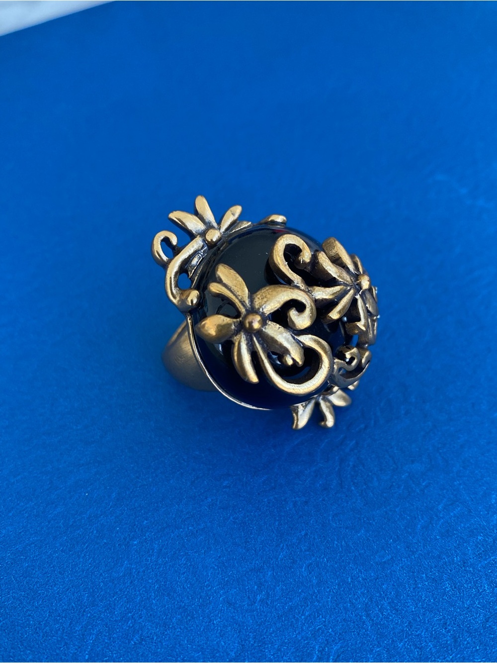 Oscar De La Renta Gold Floral Filigree Black Dome Ring - vintage  Women Jewelry